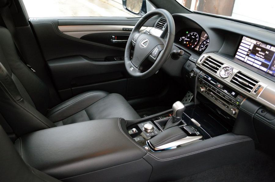  Lexus LS460 F-Sport AWD 2013 года  (фото 26 из 47)